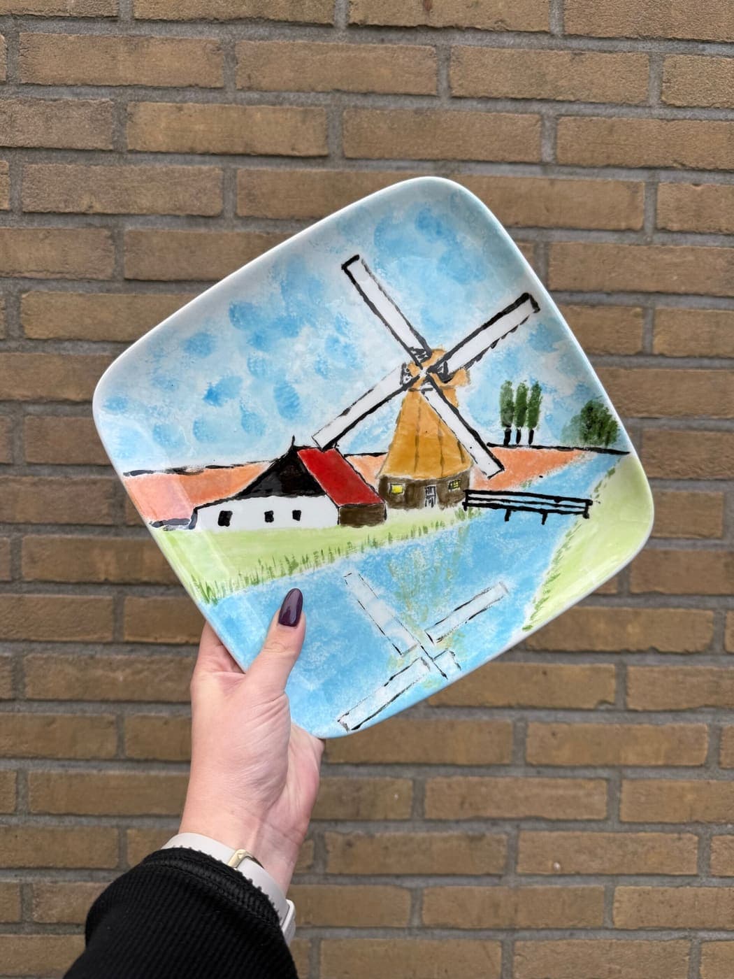 Bord met Hollands molenlandschap