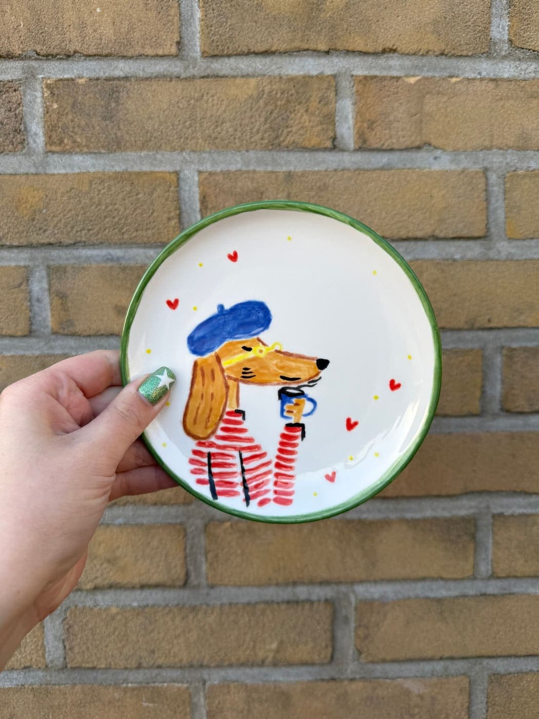 Bord met een hondje in Franse sferen